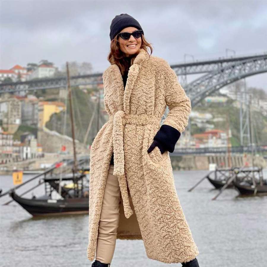 El abrigo largo de borreguito de Lidl por menos de 26€ que compran en secreto las parisinas