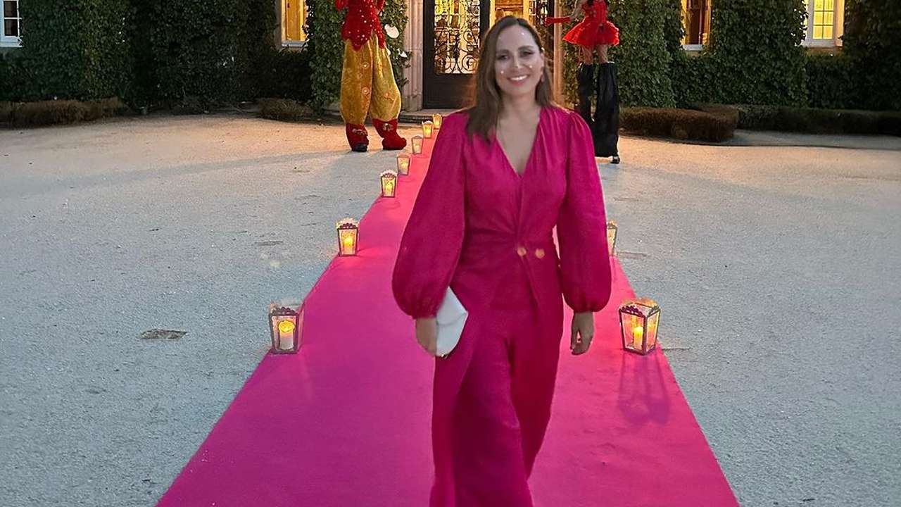 Tamara Falcó agotará en Zara la falda satinada ideal para Navidad: es elegante y combina con jerséis