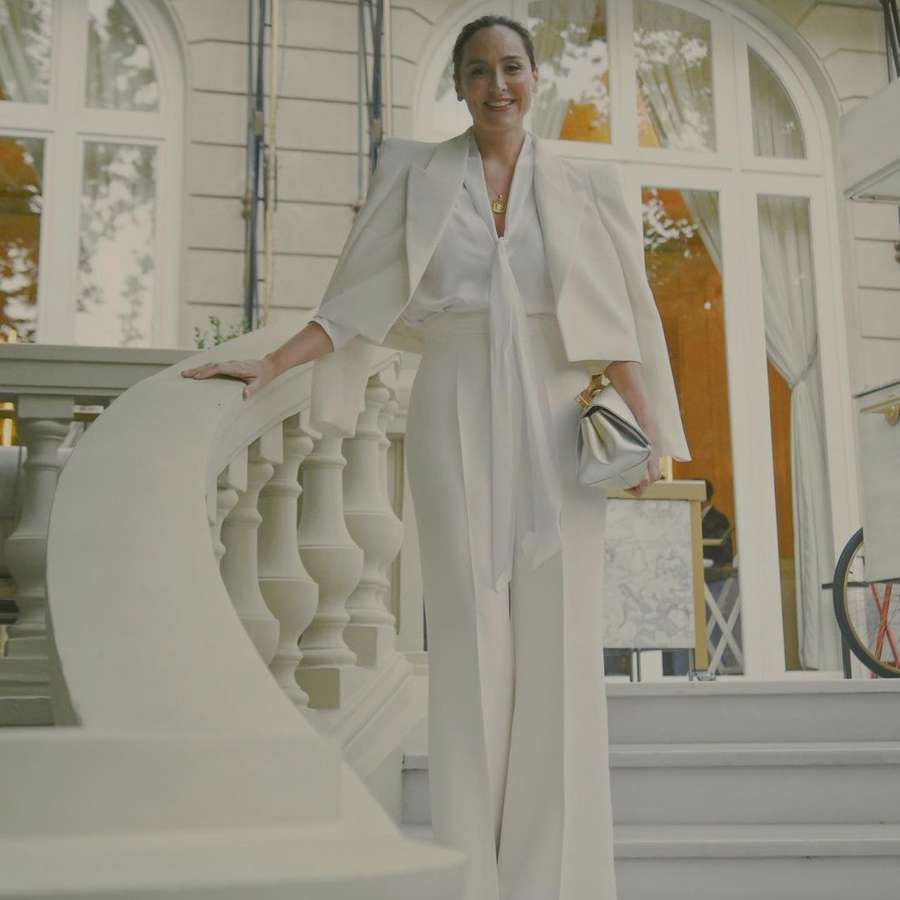 Tamara Falcó triunfa en 'El Hormiguero' con la falda midi perfecta: estiliza la cintura, es elegante y tiene clon en Massimo Dutti