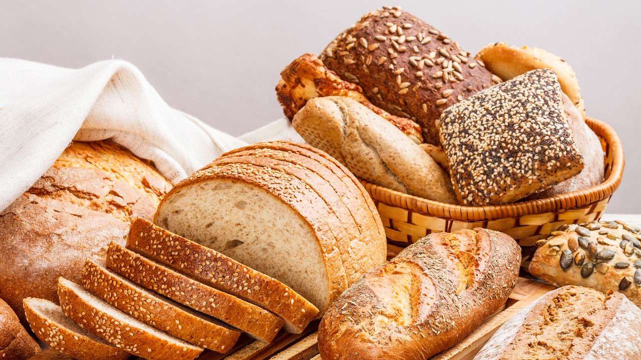 El pan antiinflamatorio que ayuda a adelgazar y puedes comer a diario a partir de los 50, según los nutricionistas