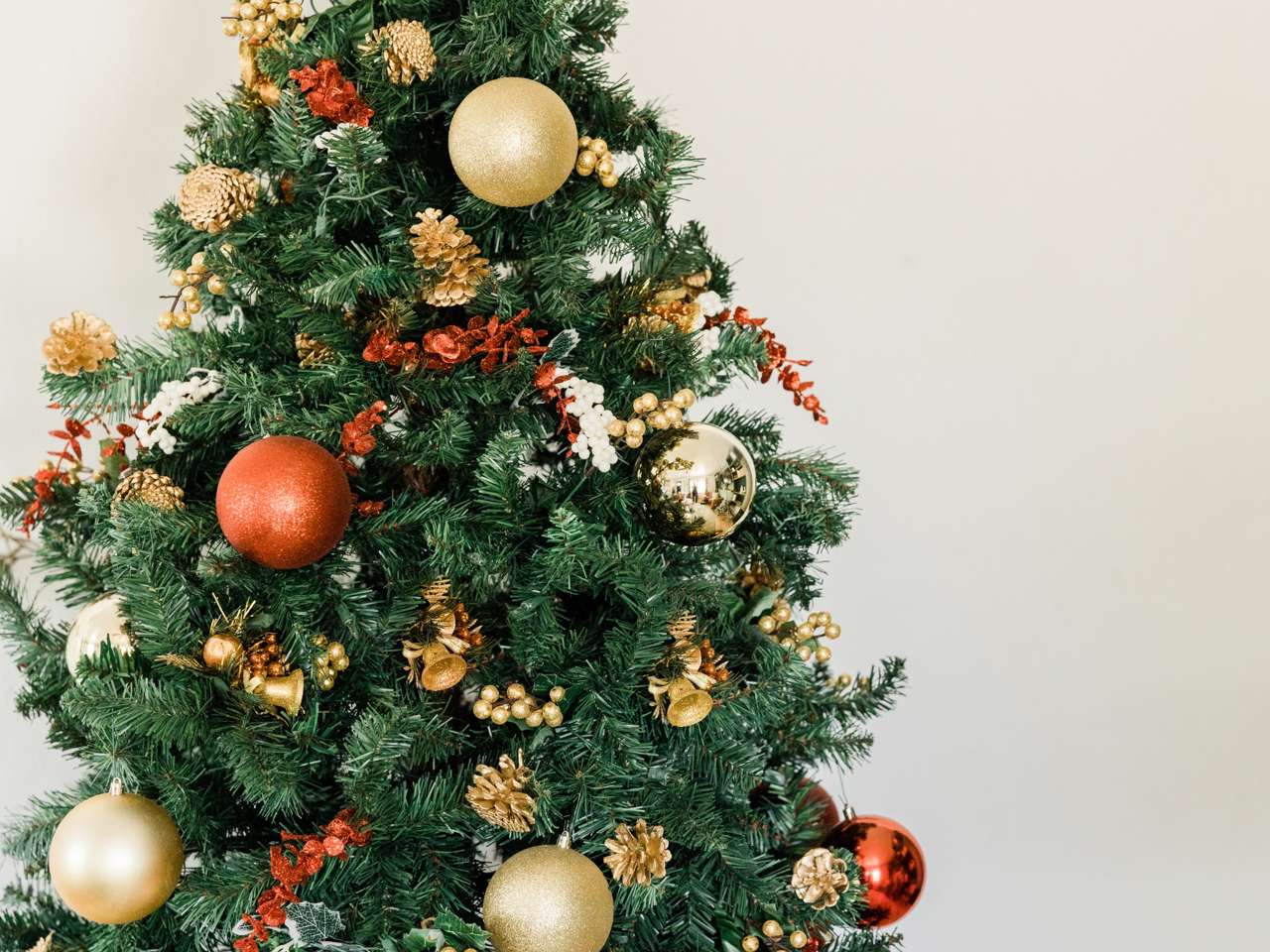 El truco del romero para que tu árbol de Navidad huela bien y atraigas buena suerte