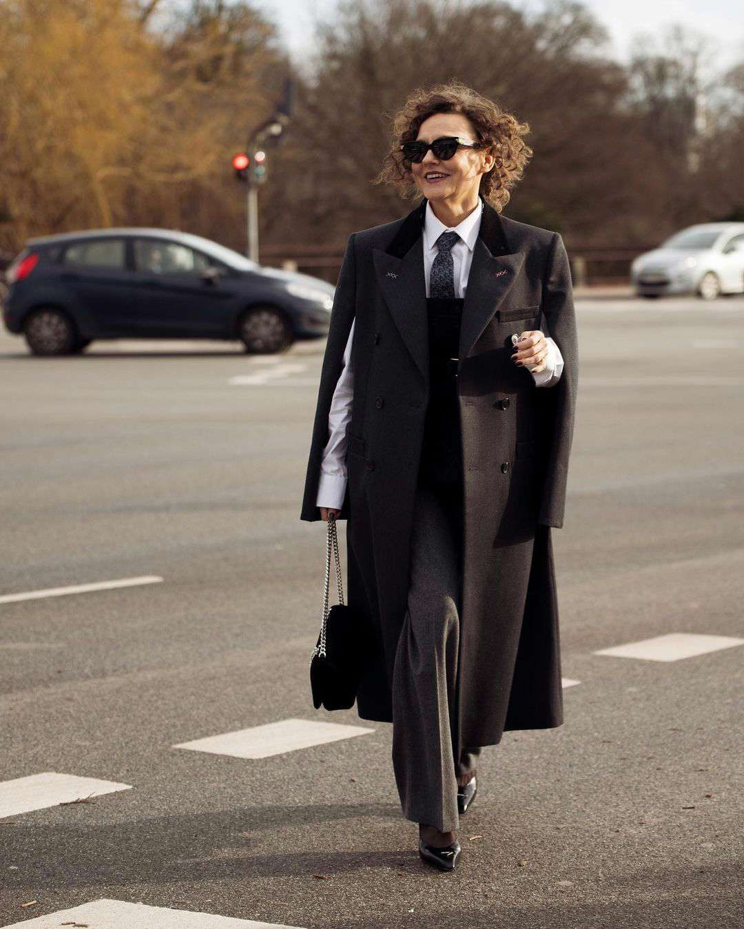 Las 10 prendas para mujeres de 50 que más se van a llevar en invierno: corbata