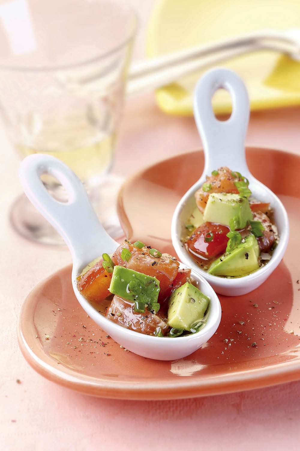 aperitivos cucharas y vasitos cucharillas de salmon y aguacate
