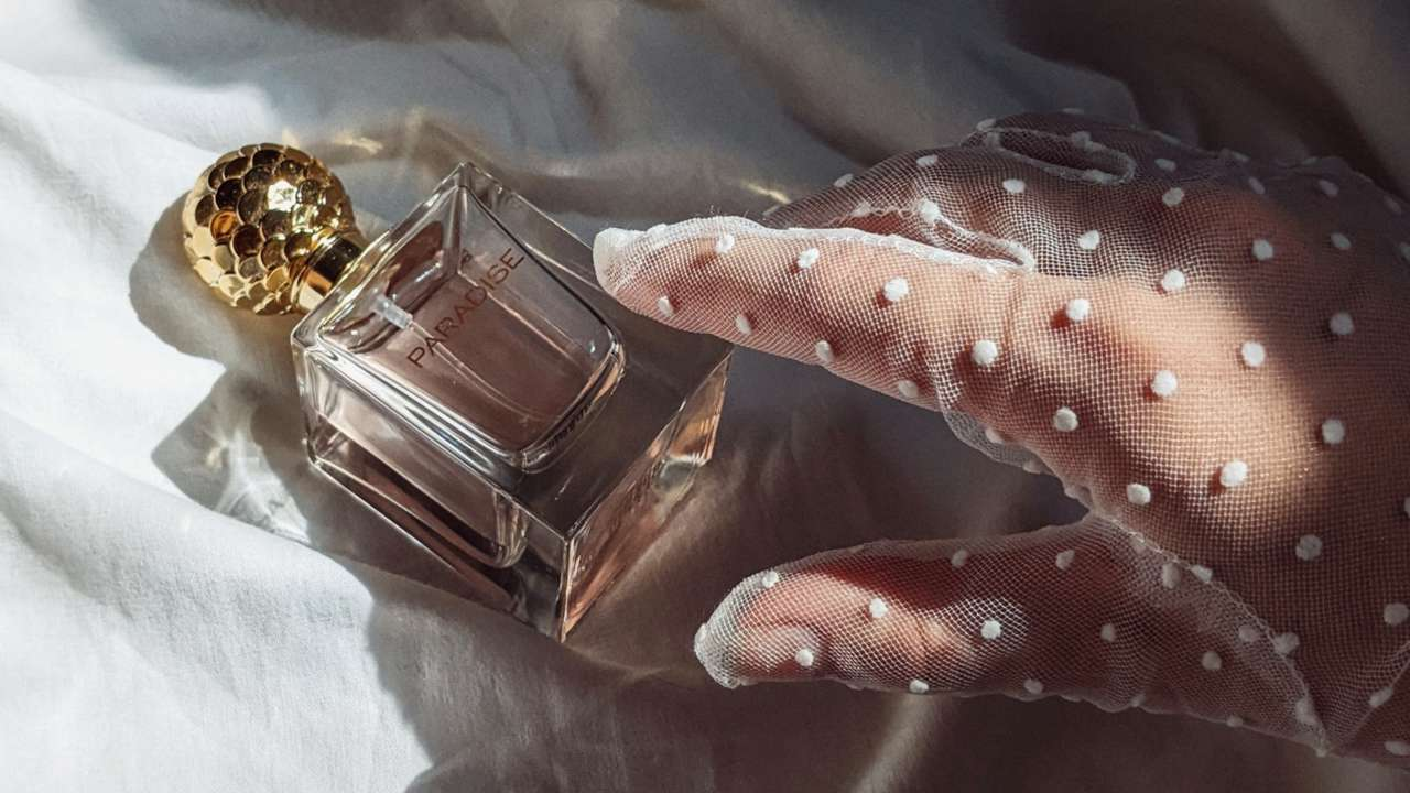Los 10 perfumes más originales de mujer que más se venderán en 2024 según las tendencias aromáticas