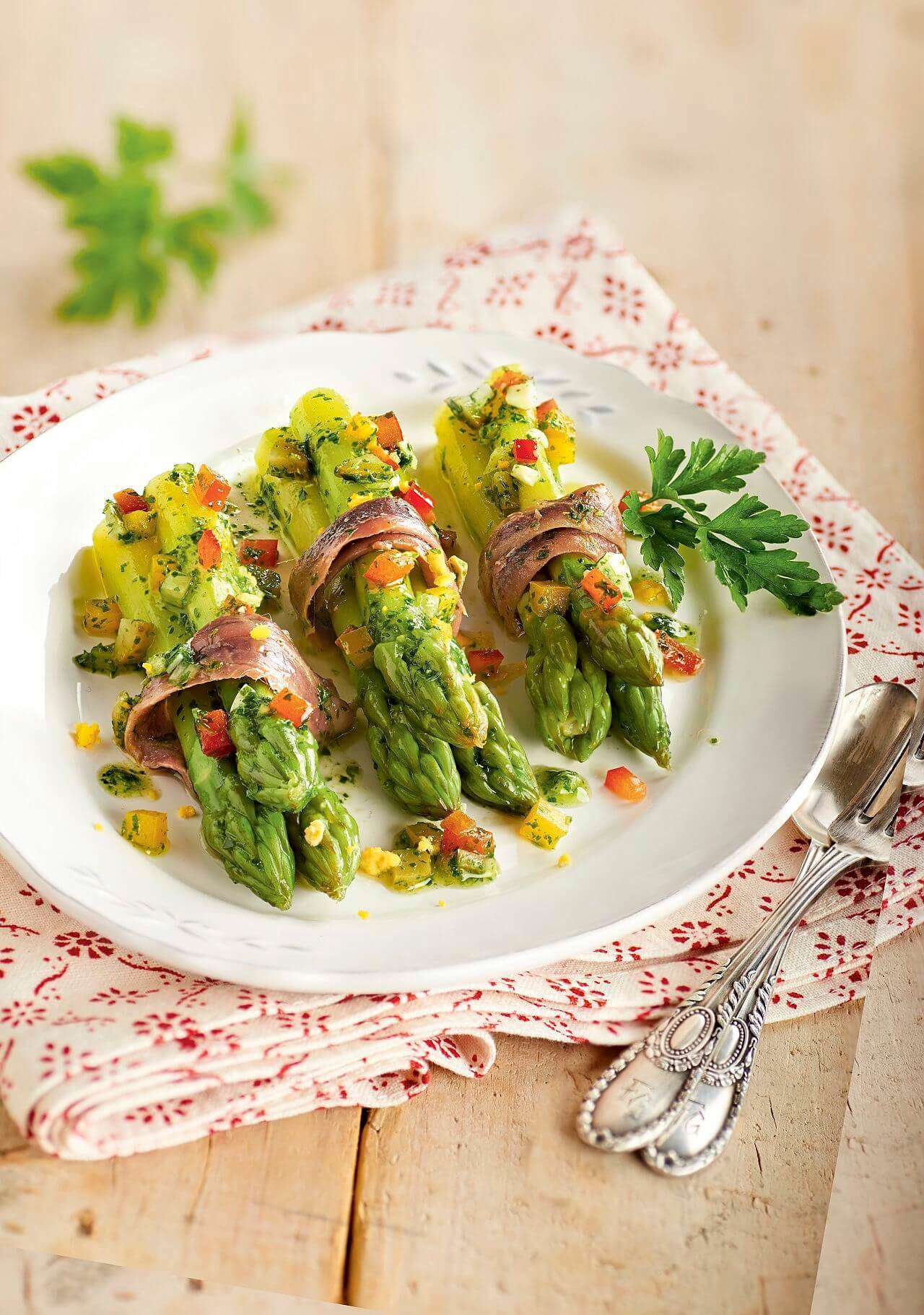 recetas para quedar bien en una cena esparragos verdes con vinagreta de anchoas