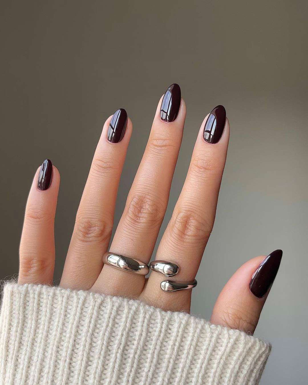  5 colores de uñas para enero 2024 elegantes: 