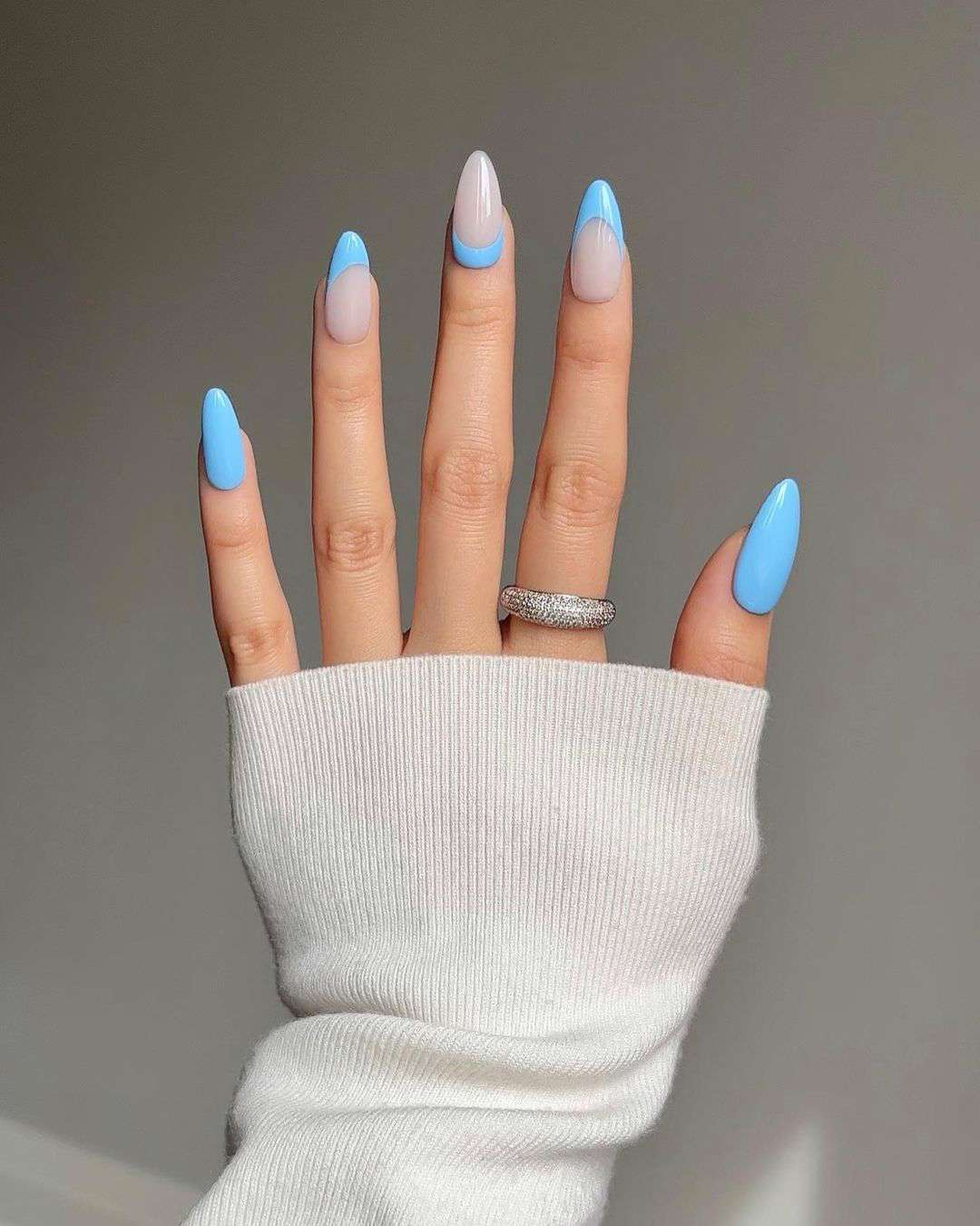 5 colores de uñas que es mejor reservar: celeste