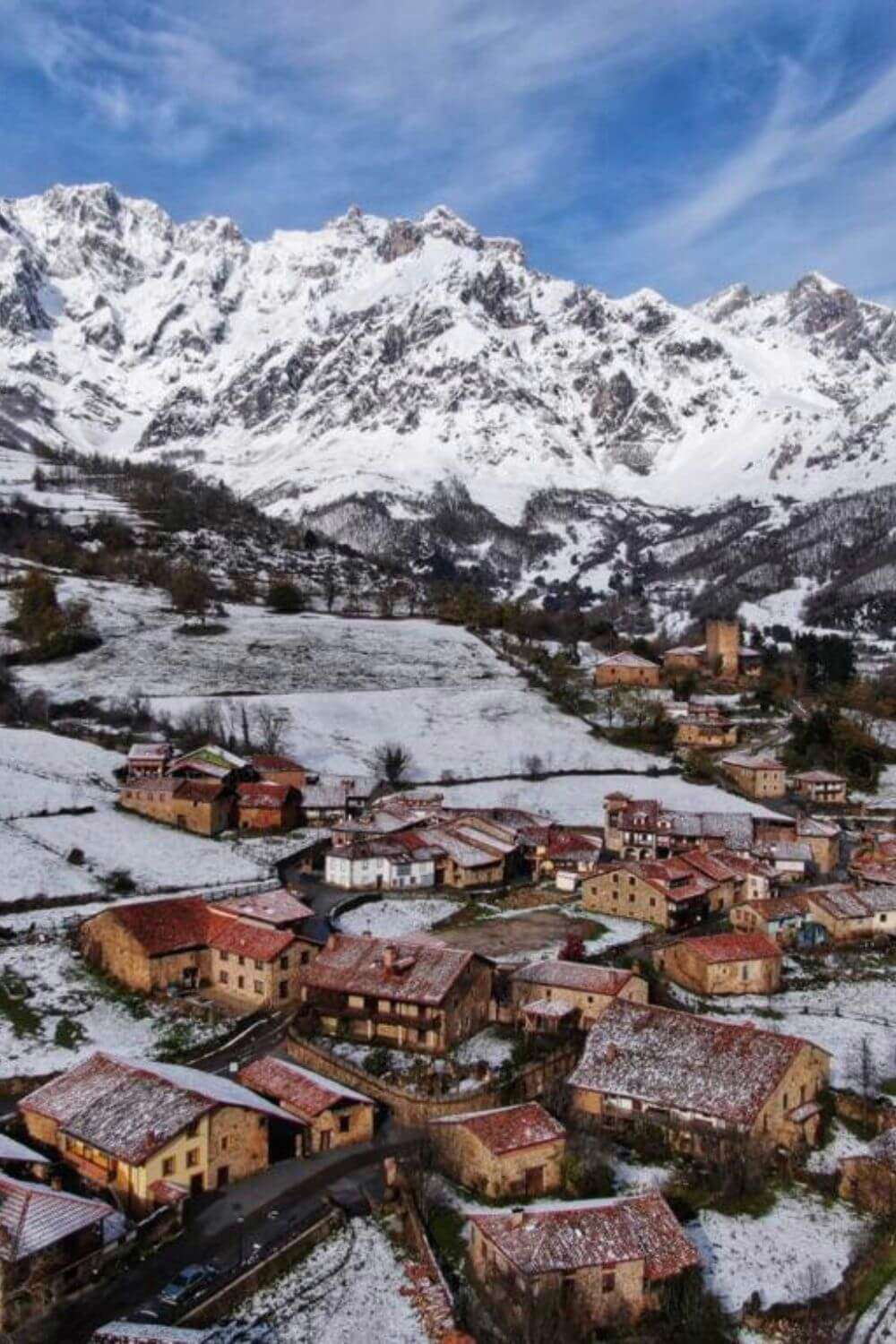 pueblos nevados bonitos España Mogrovejo Cantabria