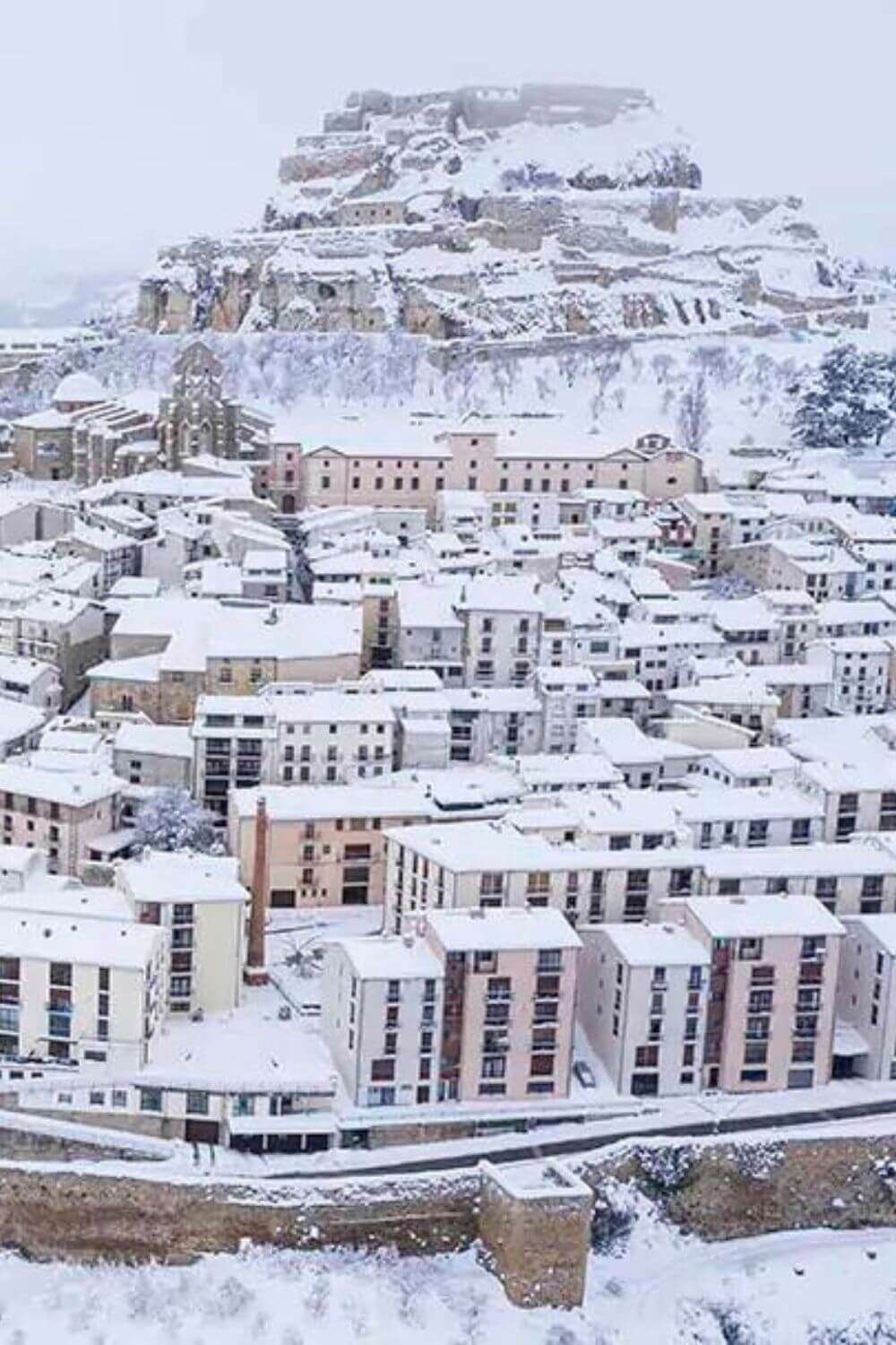 pueblos nevados bonitos España Morella Castellon