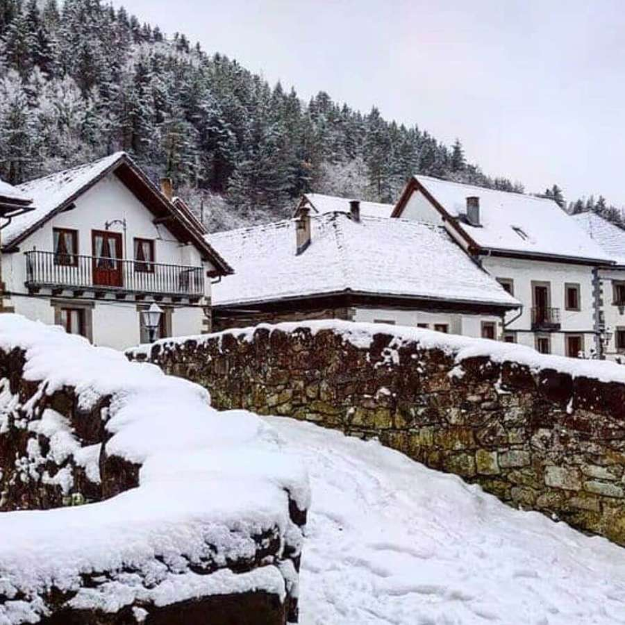 pueblos nevados bonitos de España