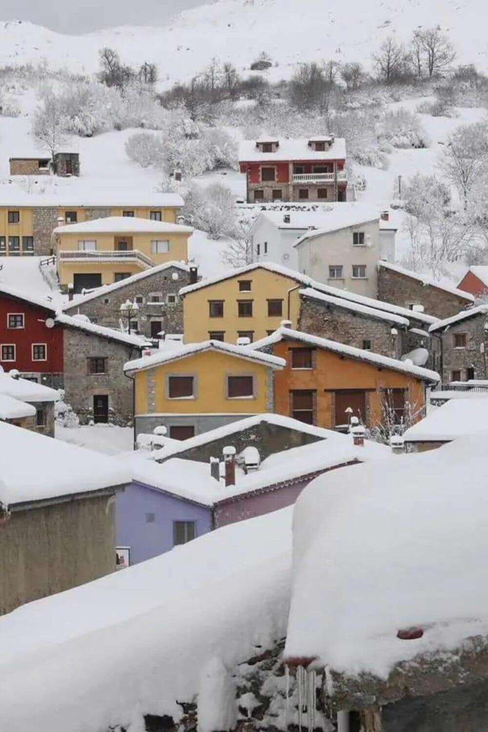 pueblos nevados bonitos España Sotres Asturias