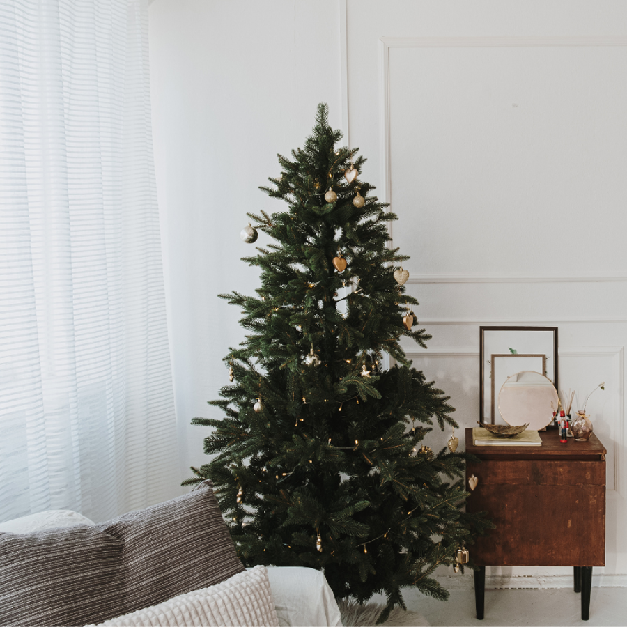 Volverás a poner tu árbol de Navidad: esta es la forma viral de mantenerlo todo el año (y sin temática navideña)