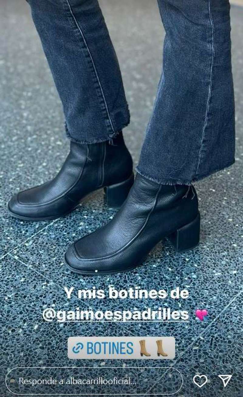 Las botas de tacón cómodo que Alba Carrillo lleva con vaqueros