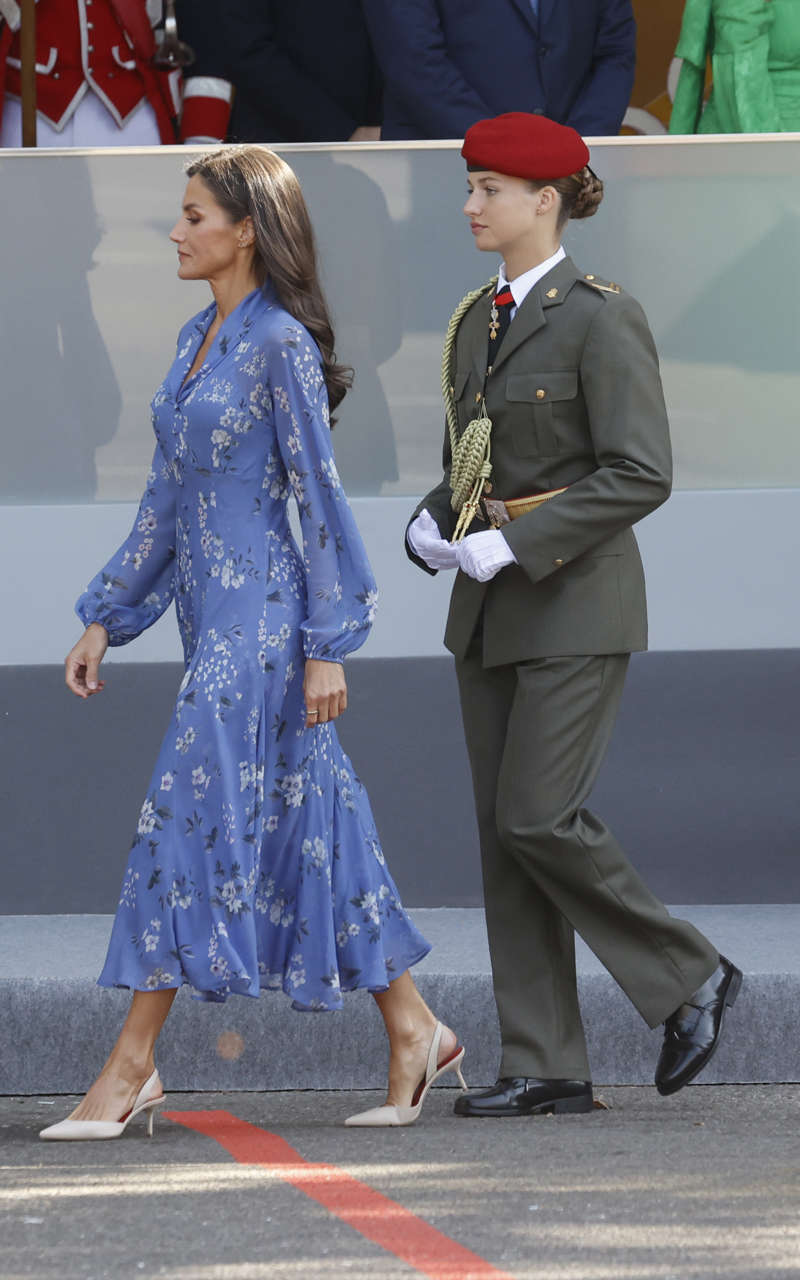La reina Letizia junto a la princesa Leonor el Día de la Hispanidad