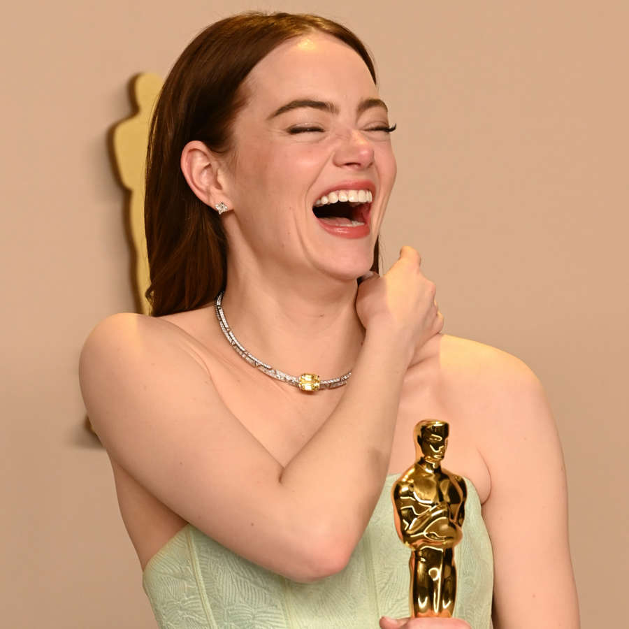 La excesiva reacción de Emma Stone al ganar su Oscar con el vestido roto: "¡No miréis!"