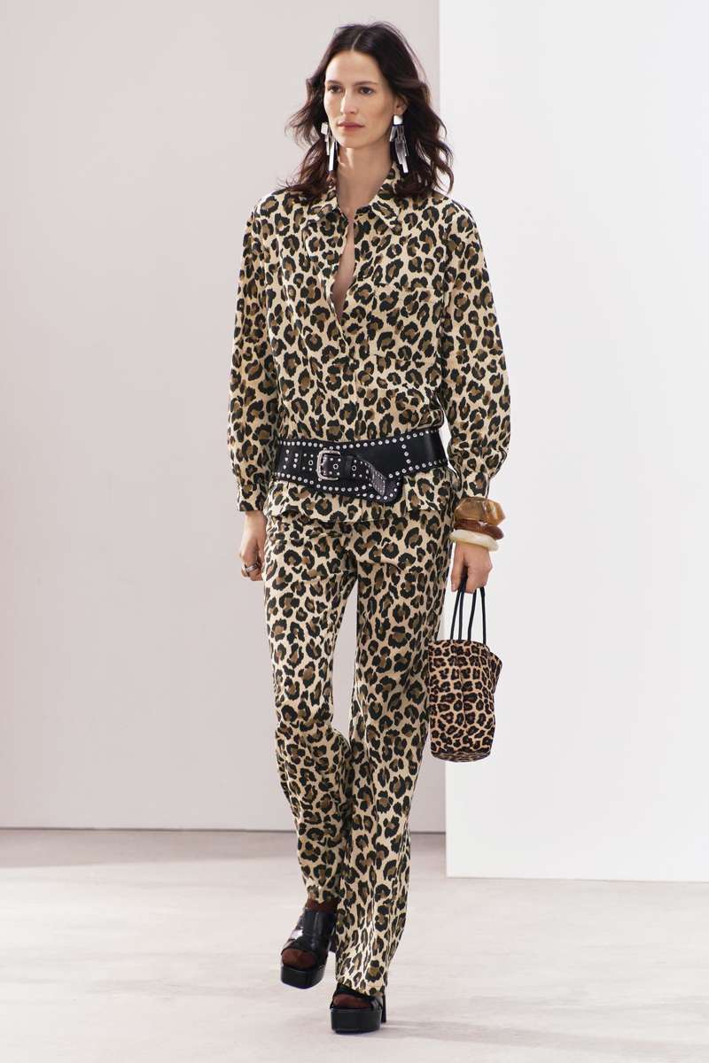 pantalones leopardo zara