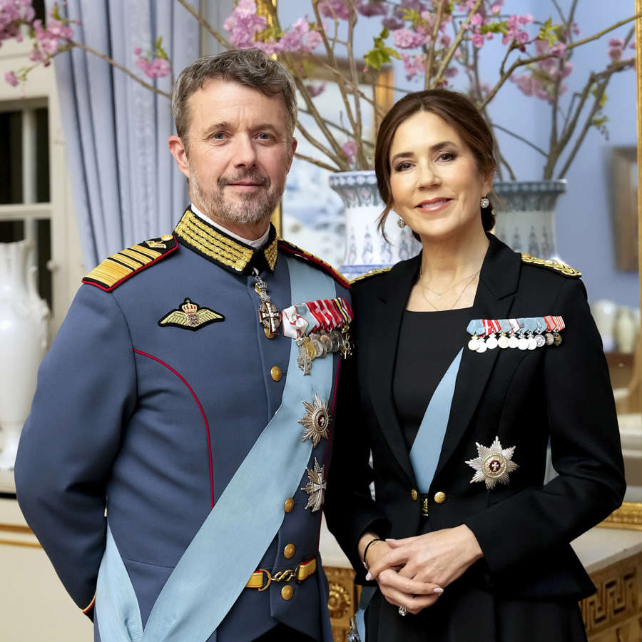Con uniformes militares y en una cena de gala: Así ha sido la reaparición de Mary Donaldson y Federico de Dinamarca que ha emocionado a los daneses