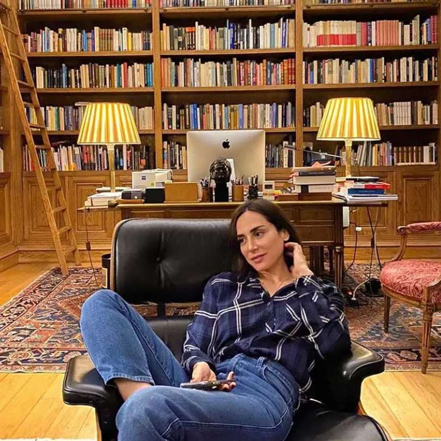 Tamara Falcó nos cuela en la impresionante biblioteca de Isabel Preysler: La habitación con más recuerdos familiares