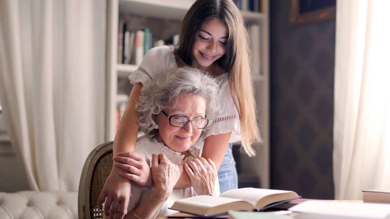 30 frases para abuelas cortas y bonitas para expresar tu amor por ella 