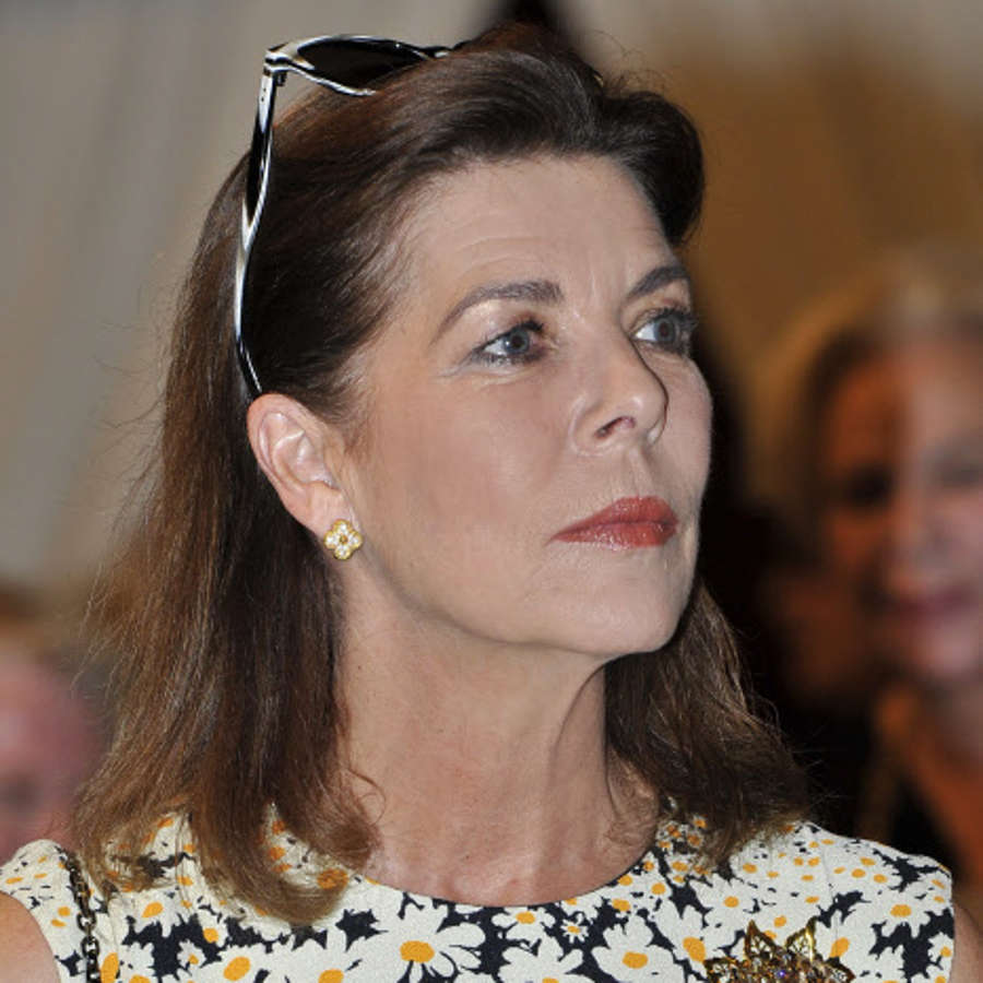 Vuelve a Zara el vestido de crochet holgado que Carolina de Mónaco llevó a sus 60 años en verano