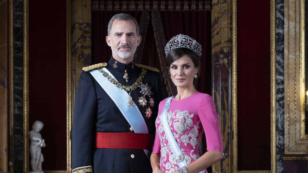 Retrato oficial de Felipe VI y Letizia