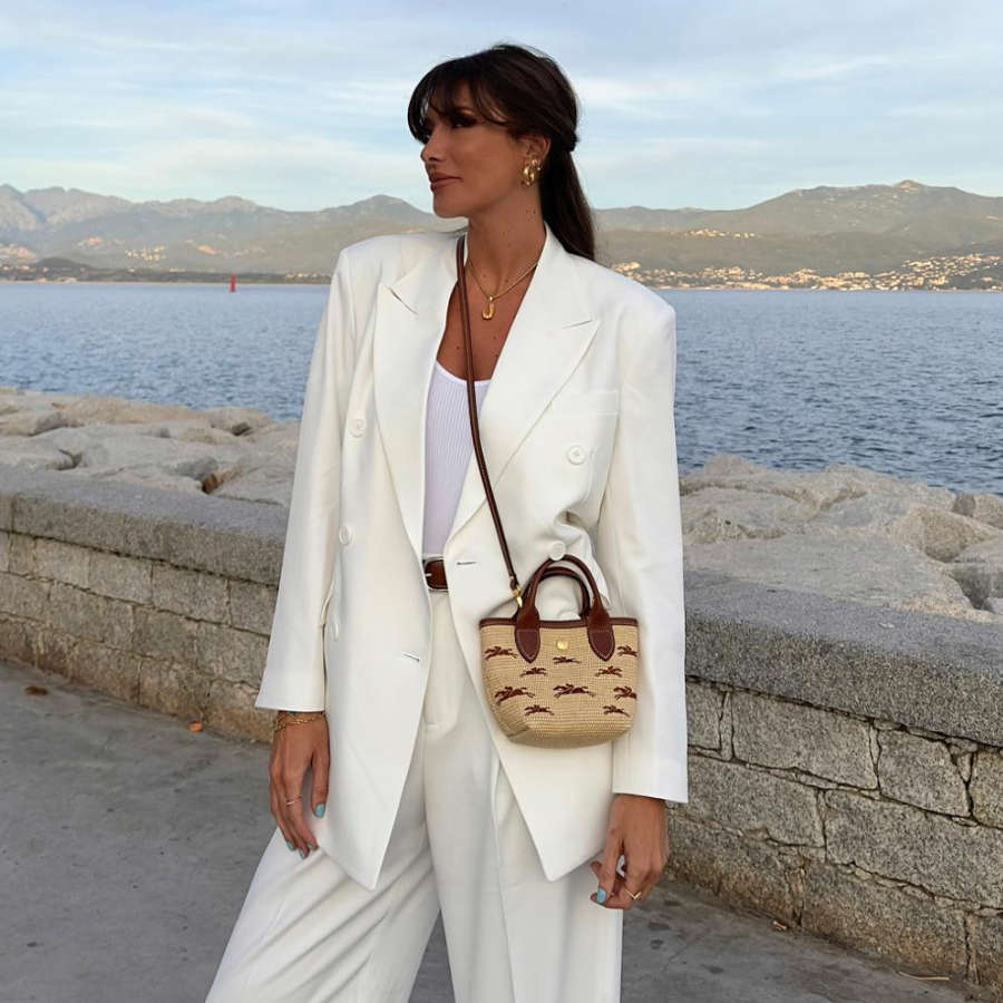 La blazer ligera de Zara que arregla todos tus looks de noches de verano: con efecto buena cara y elegante