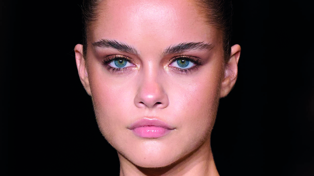 3 maquillajes que arrasarán en verano 2024 y puedes adaptar a los 50: de la piel radiante a la mirada iluminada