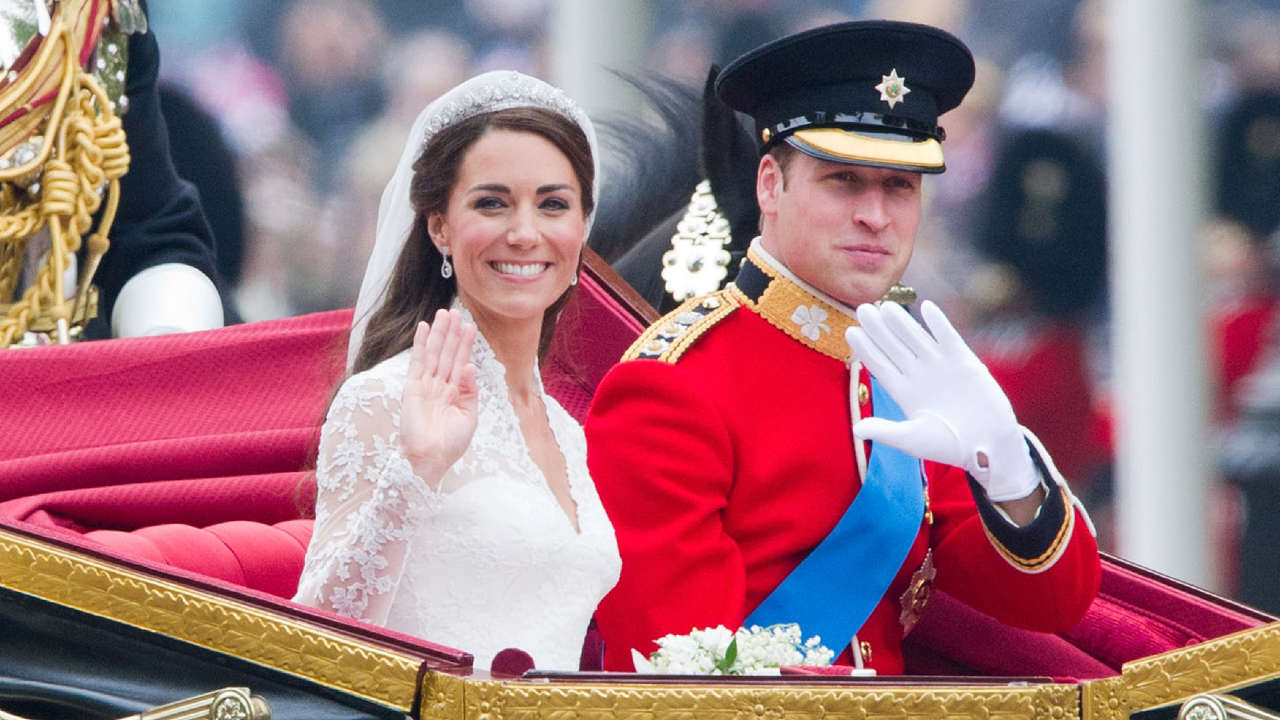 Una emotiva foto inédita y un gran error de protocolo: Recuerdos de la boda de Guillermo y Kate Middleton que hoy ven la luz