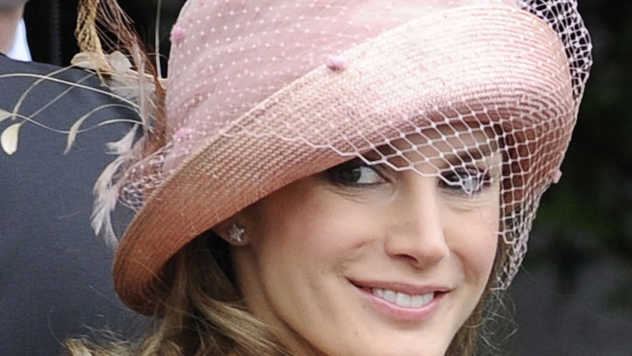 Recordamos el comentadísimo patinazo estilístico de Letizia en la boda de Kate Middleton y el príncipe Guillermo (que ahora no se pondría)