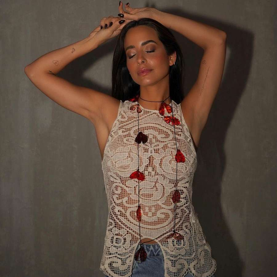 5 prendas blancas de crochet de las novedades de Zara que agotan las mujeres con buen gusto para verano