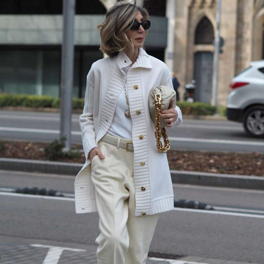 10 pantalones de lino de Punto Roma que hacen tipazo con Skechers a los 60: holgados, no marcan y muy elegantes