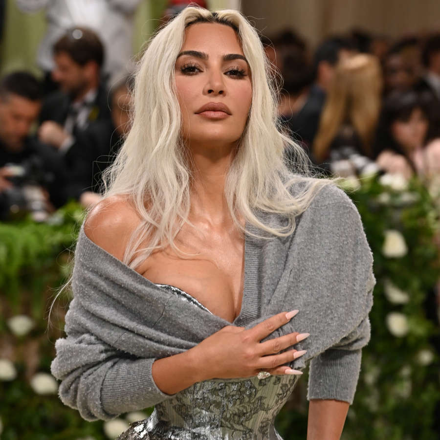 Me compraré en Zara la chaqueta de punto que Kim Kardashian ha llevado súper elegante en la Met Gala 2024 con vestido largo