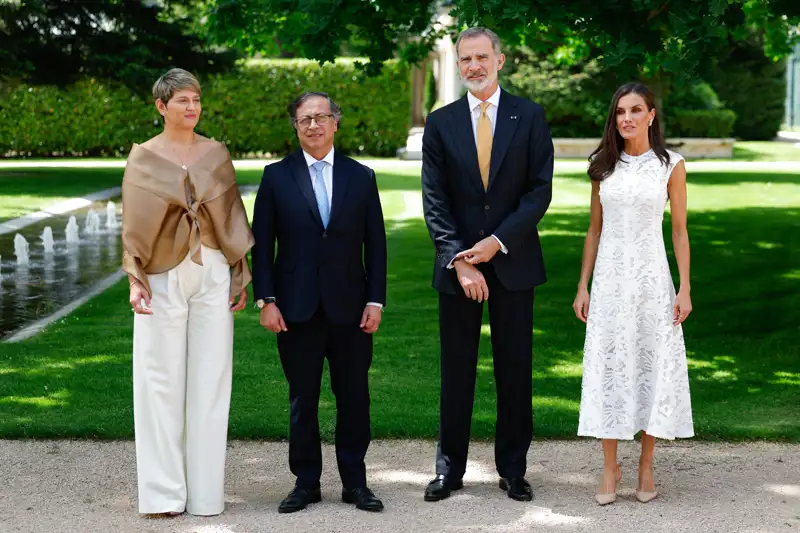 Felipe y Letizia con el presidente de Colombia