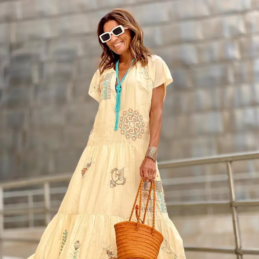 5 vestidos de lino de Punto Roma holgaditos que quedan fenomenal con zapatillas blancas