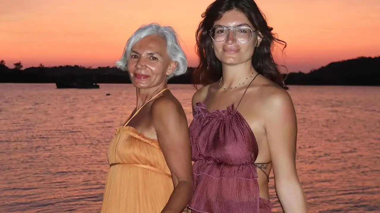La crema solar con color número 1 en Google que comparto con mi madre (49) y mi abuela (77): protege y broncea