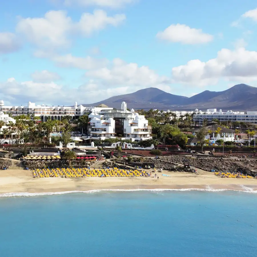 Disfruta de Lanzarote: paisajes de aspecto lunar, gastronomía local y mucho relax