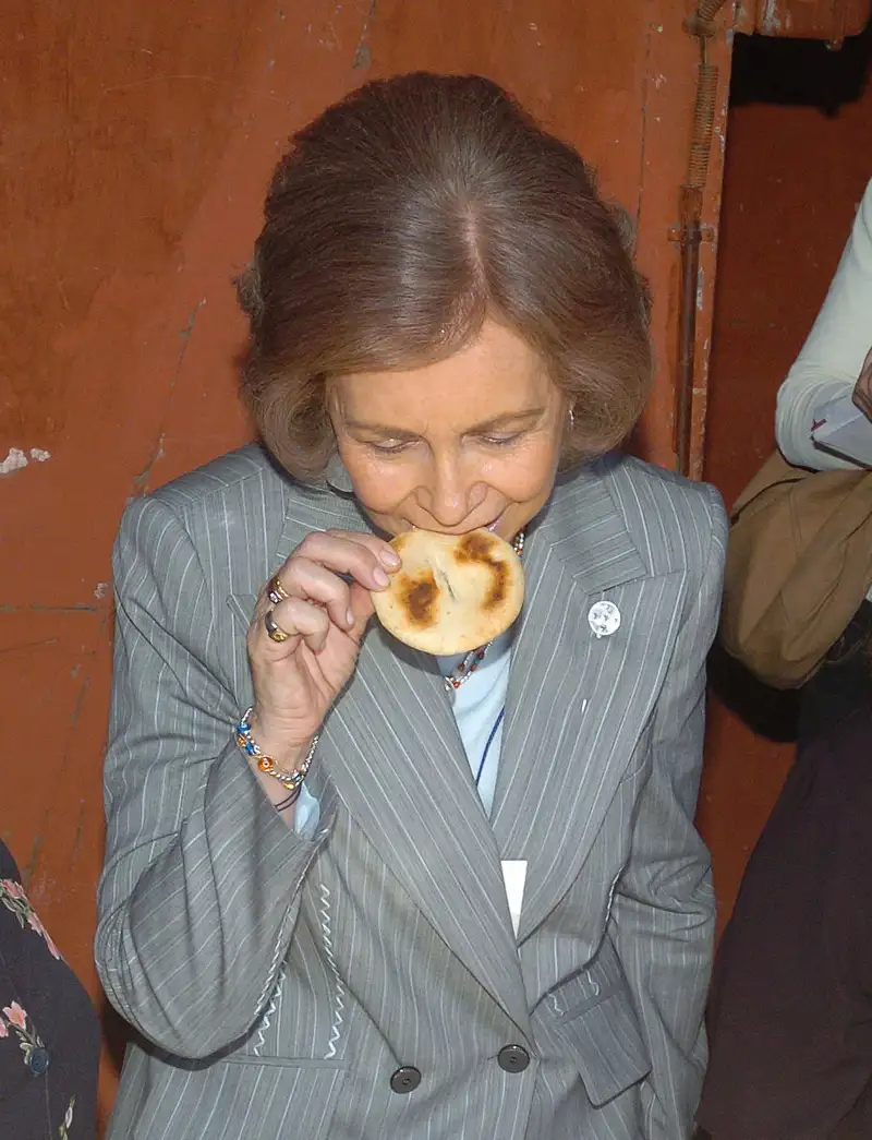 Reina Sofía comiendo