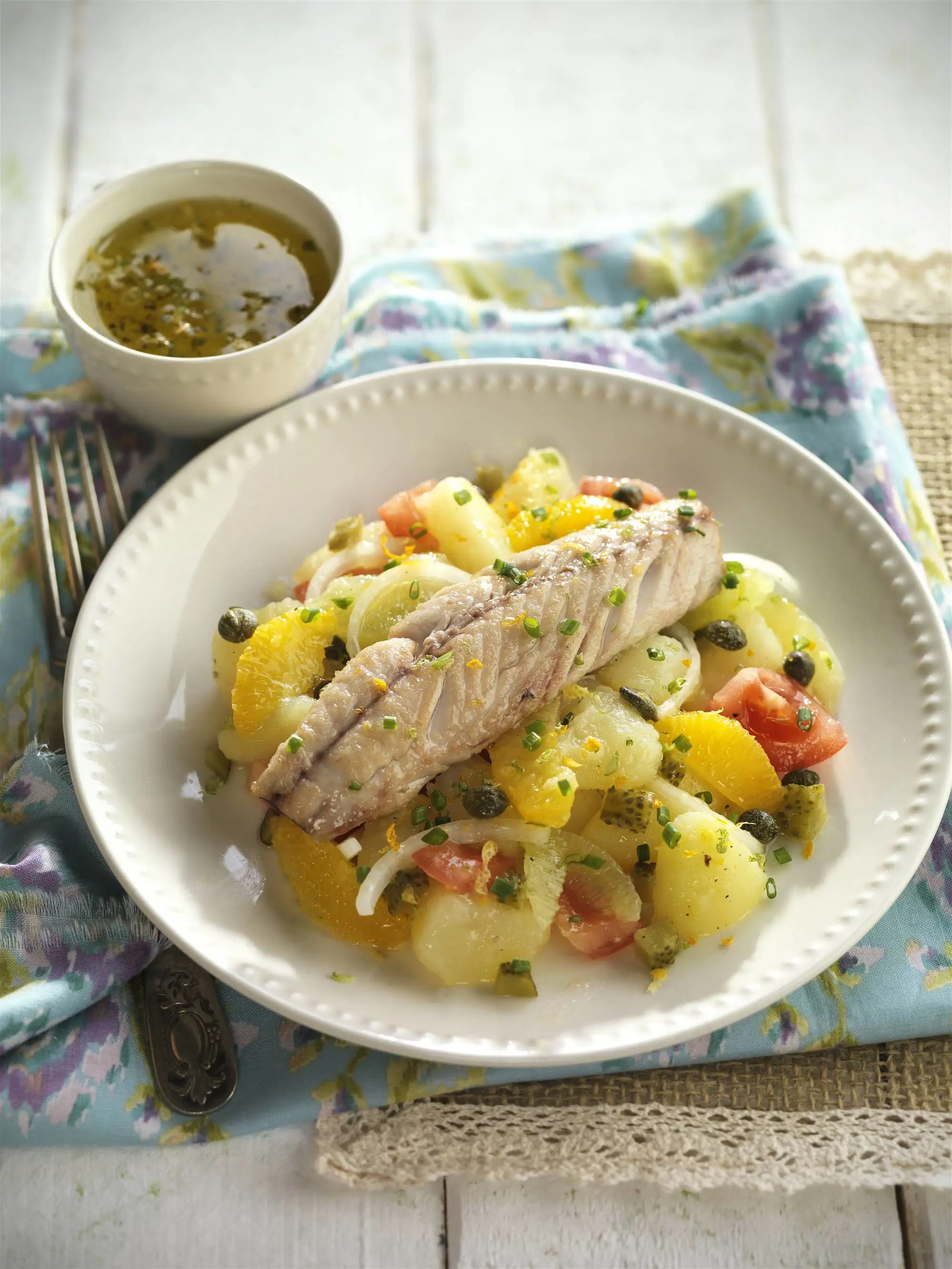 Ensalada de patatas con lomos de caballa
