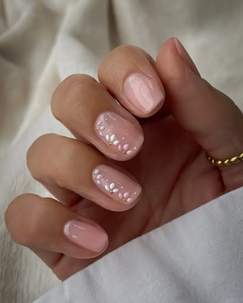 diseños de uñas elegantes que son tendencia en 2024  Naturales con flores
