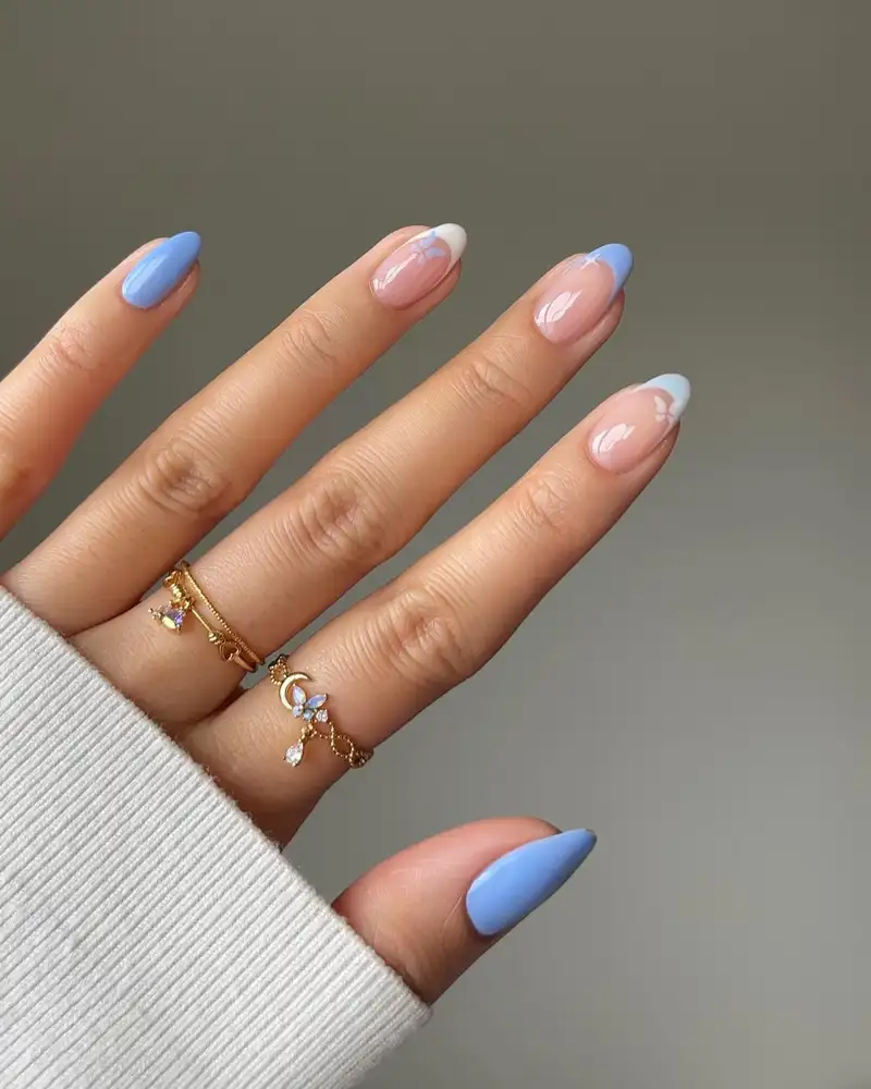 Francesas azules diseños de uñas elegantes que son tendencia en 2024