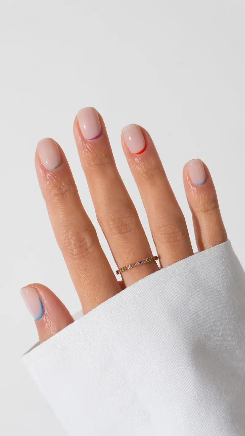 Francesas invertidas diseños de uñas elegantes que son tendencia en 2024 