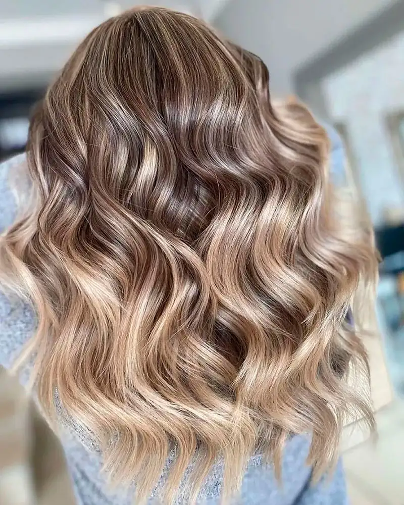 Mechas para disimular canas: 'balayage' inverso