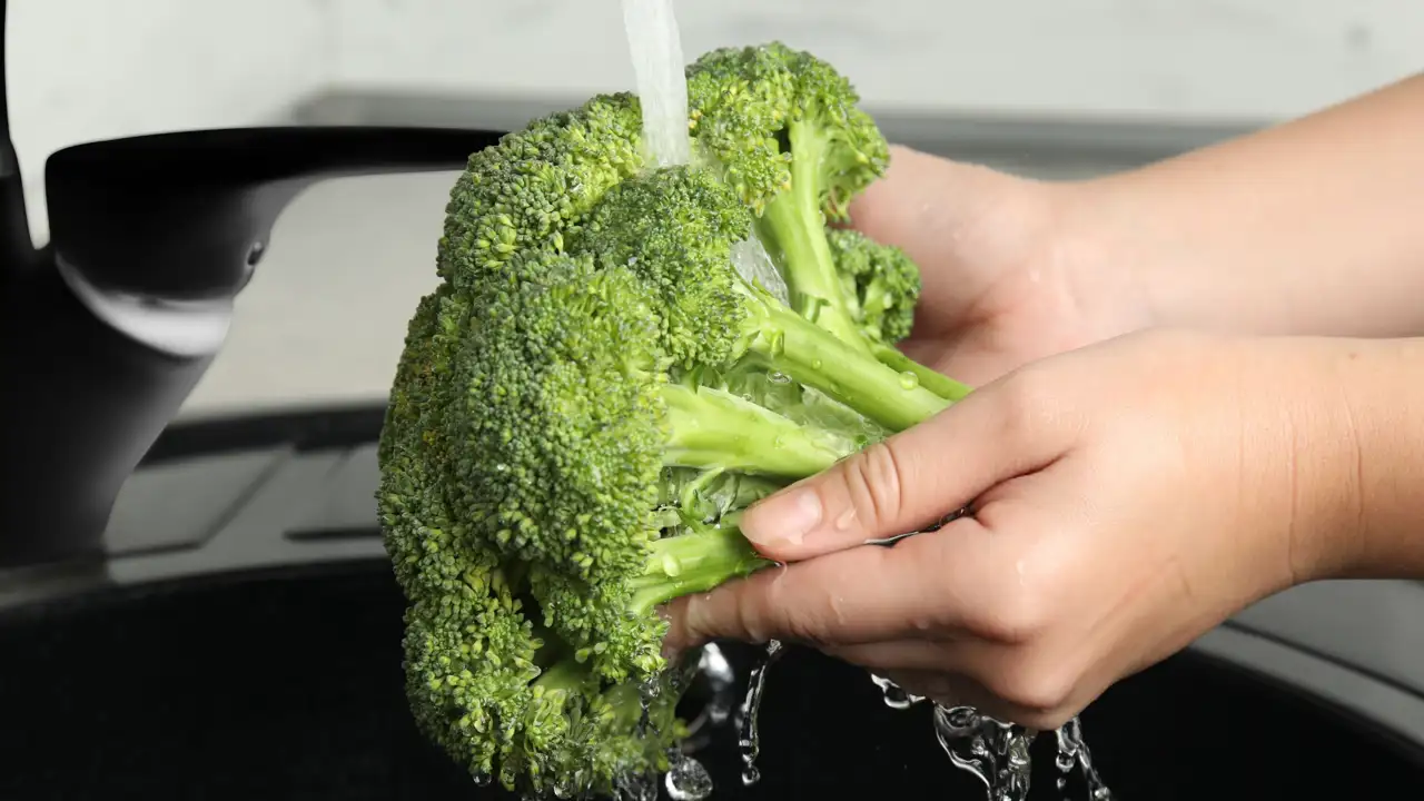 Sigue estos consejos para aprender a lavar el brócoli correctamente