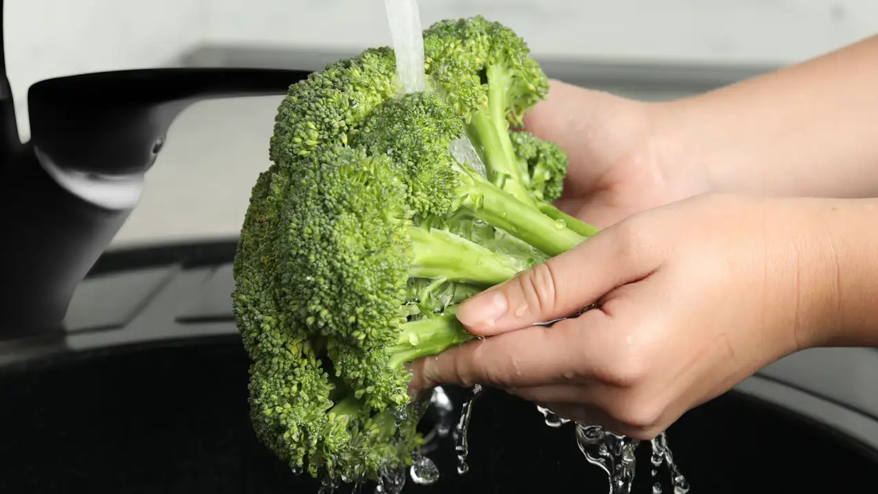 He estado lavando mal el brócoli toda la vida: la OCU desvela la forma correcta para eliminar los bichos que no ves