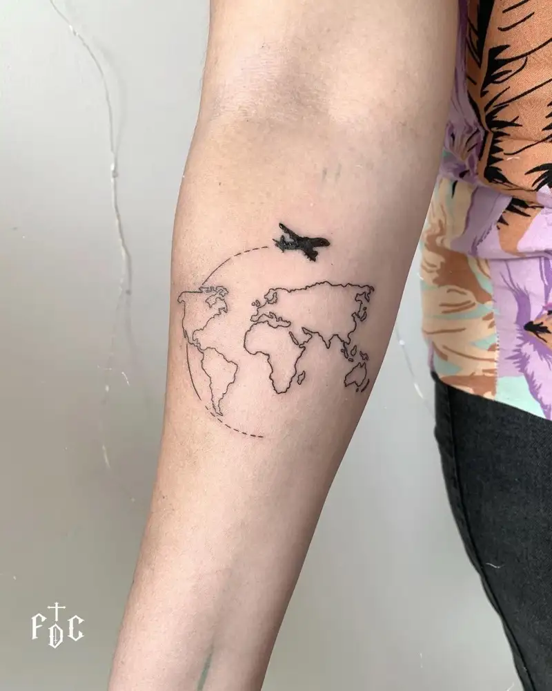 tatuaje mapamundi mujer