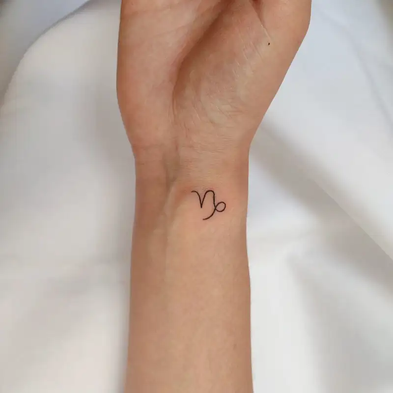 tatuaje zodiaco mujer