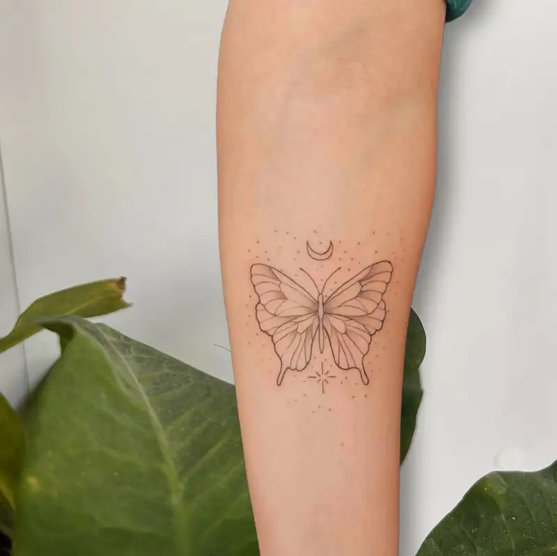 tatuajes mujer mariposa