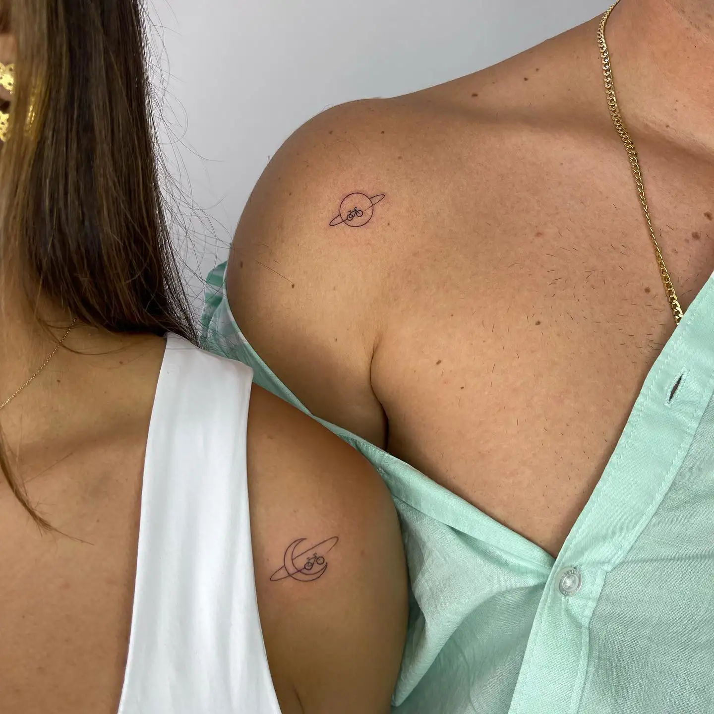 Tatuajes para parejas pequeños en el hombro