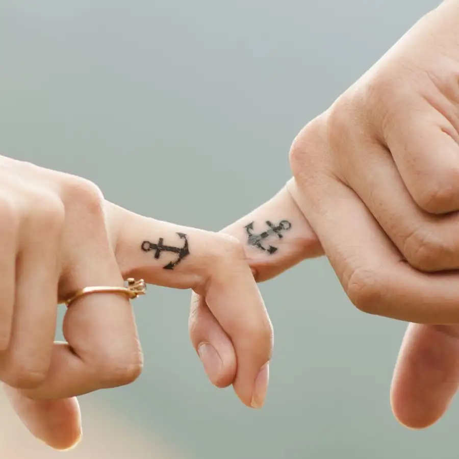 Tatuajes de parejas pequeños: 25 ideas originales para todos los gustos