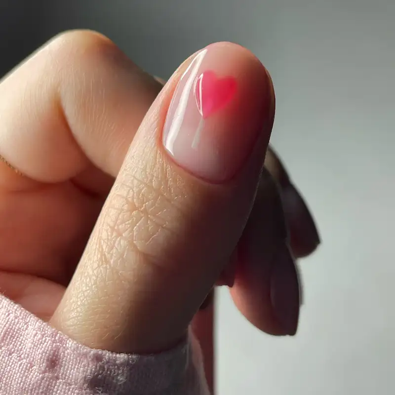 uñas para vestido rojo Con piruletas